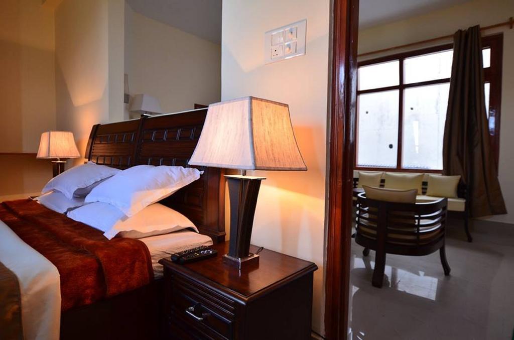 Hotel Deodar Villa Dharamshala Ruang foto