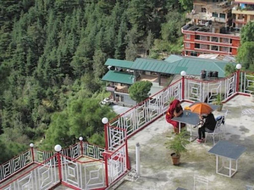 Hotel Deodar Villa Dharamshala Bagian luar foto